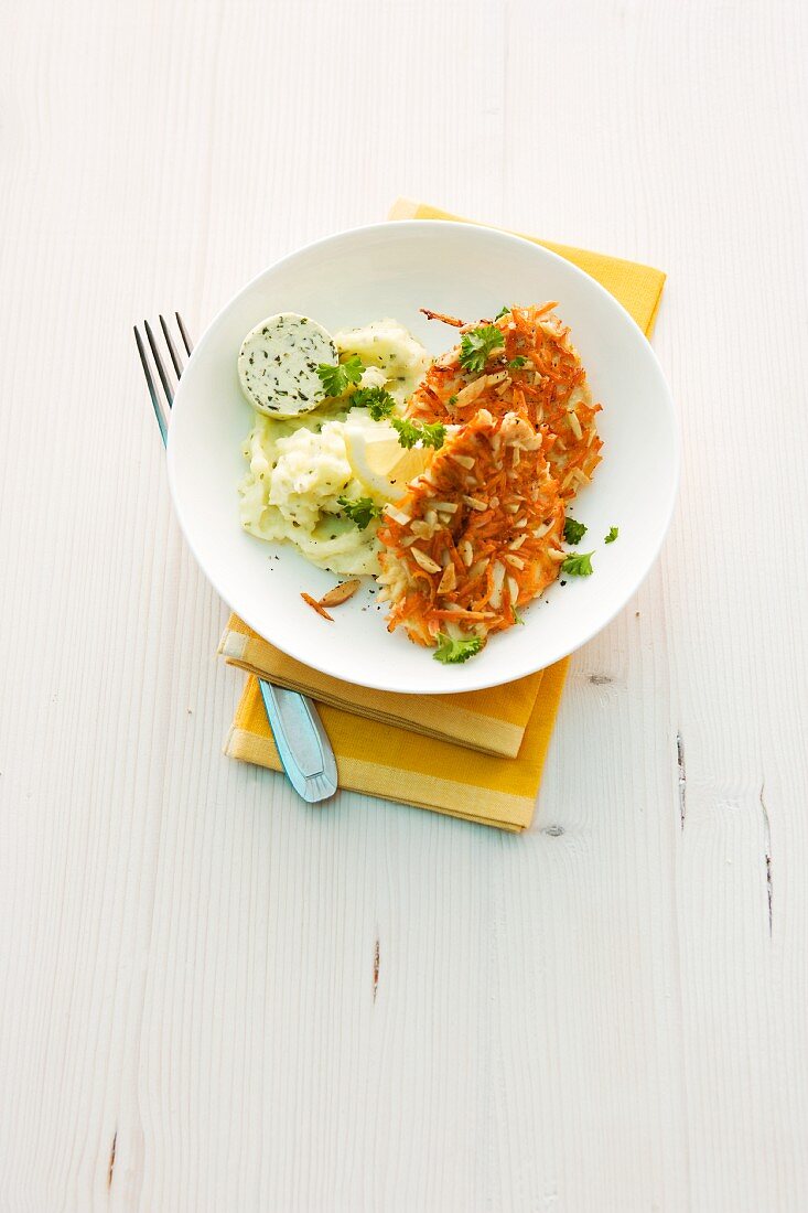 Turkey escalope with a carrot coating and mashed potatoes