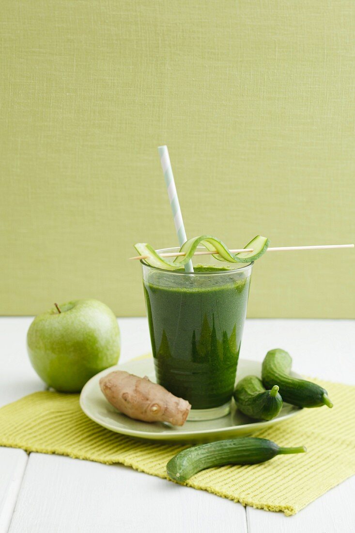 Apfel-Gurken-Smoothie mit Ingwer