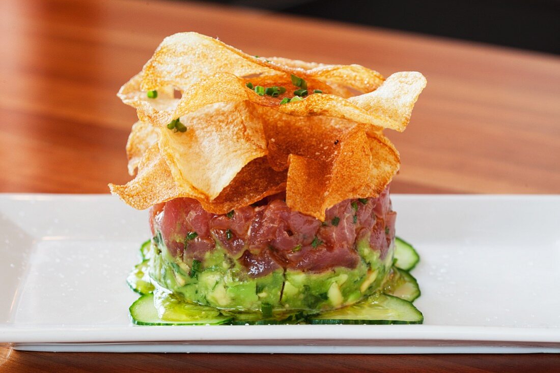 Avocado and tuna tatar with potato chips