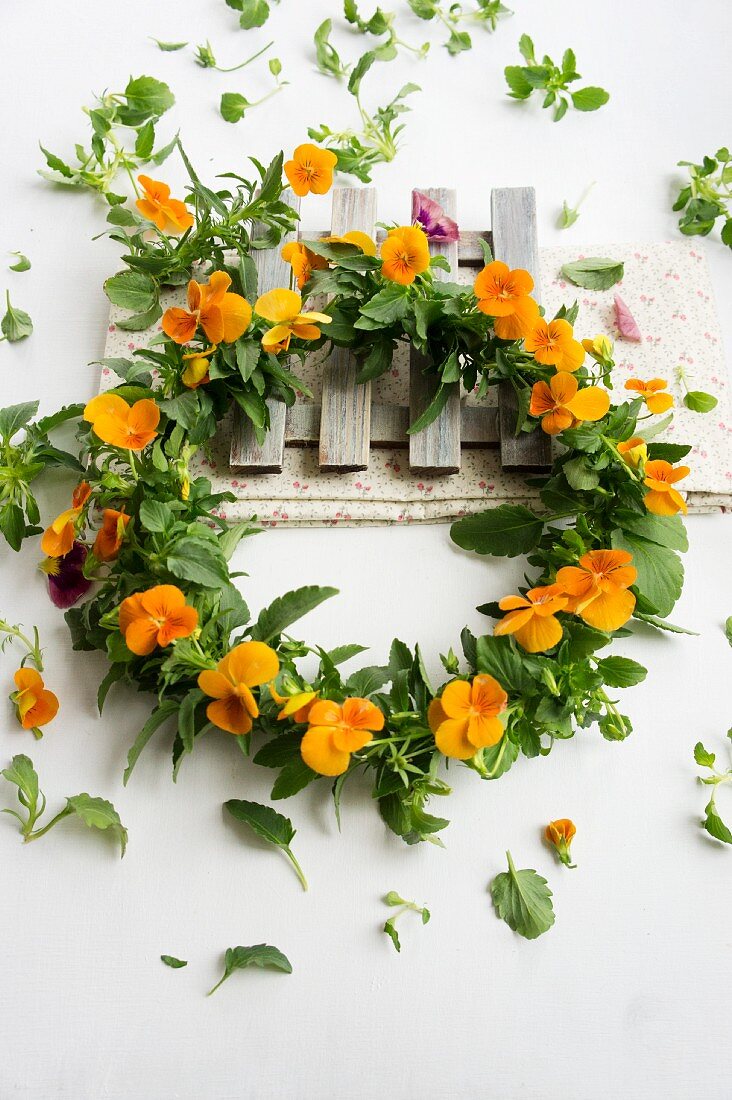 Spring wreath of violas