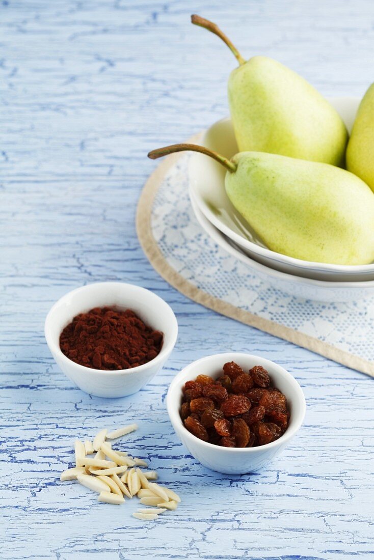 Pears, raisins, almonds and cocoa