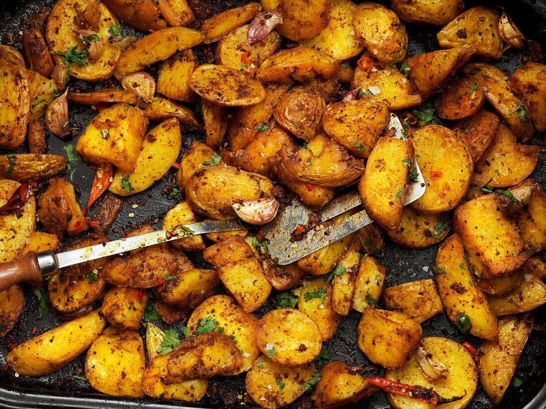 Spiced roast potatoes with chilli peppers