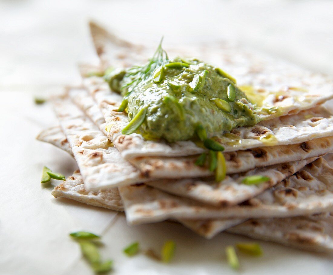 Crackers with a pistachio dip
