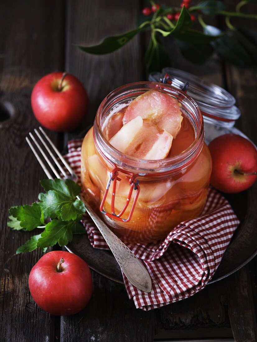 Gewürzäpfel im Glas