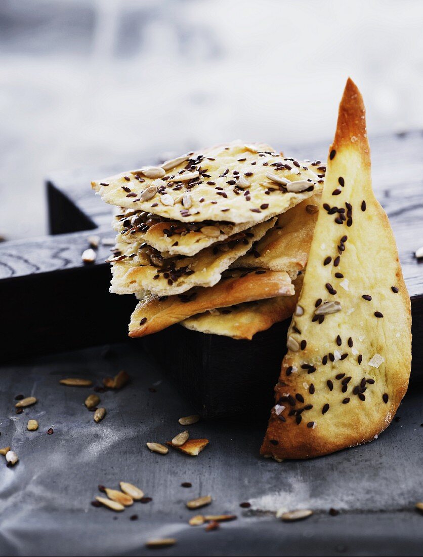 Crispy unleavened bread with sesame and sunflower seeds