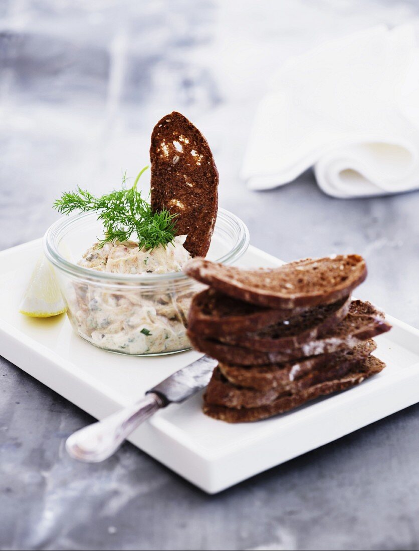 Smoked mackerel cream with grilled bread