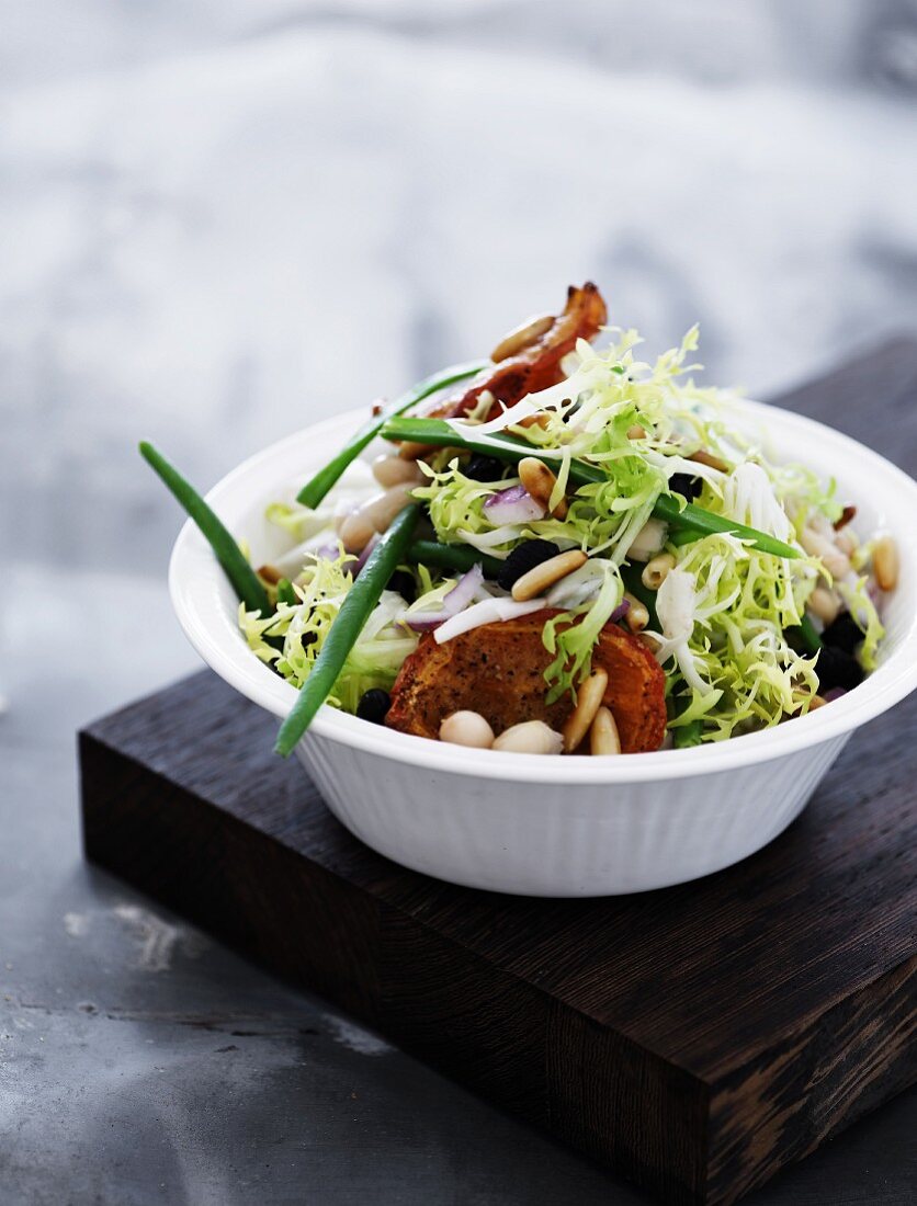 Italian bean salad with pine nuts