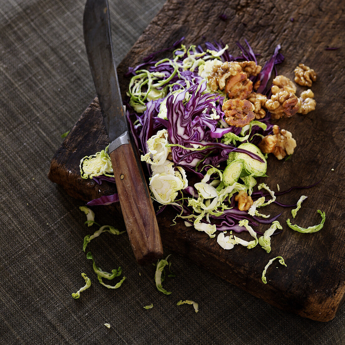 Cabbage salad with walnuts