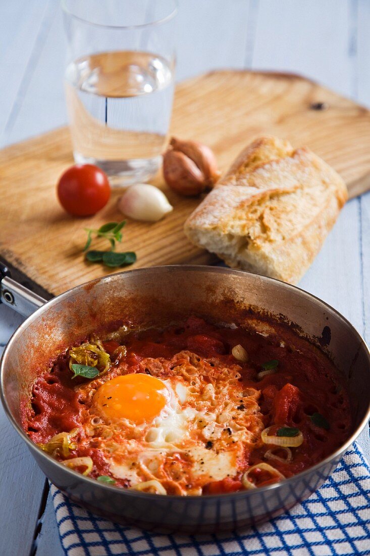 Spiegeleier mit Tomaten und Schalotten (Spanien)