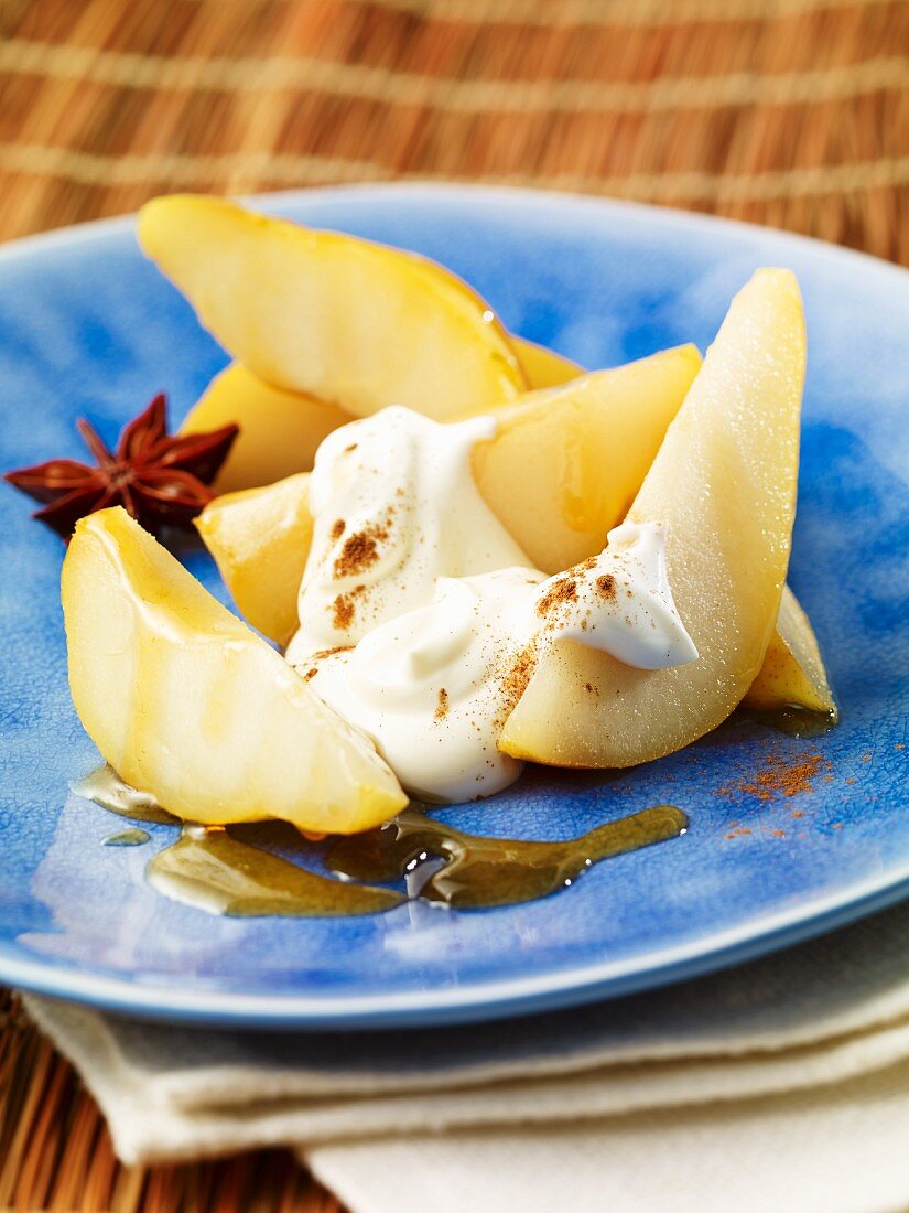 Spiced pears with cream quark and cinnamon