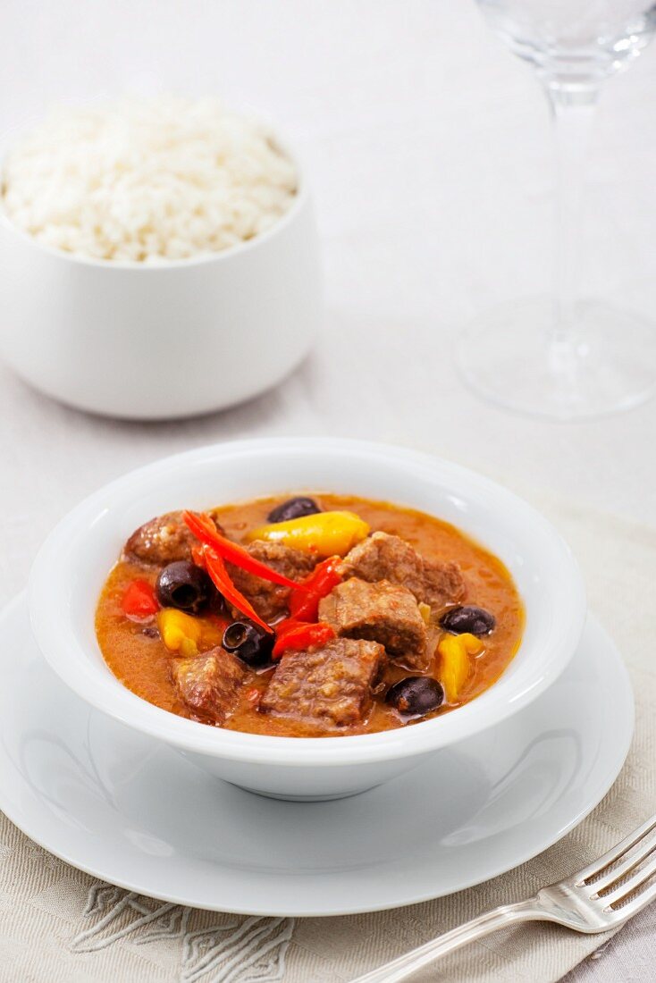 Beef stew with peppers, black olives and a side of rice