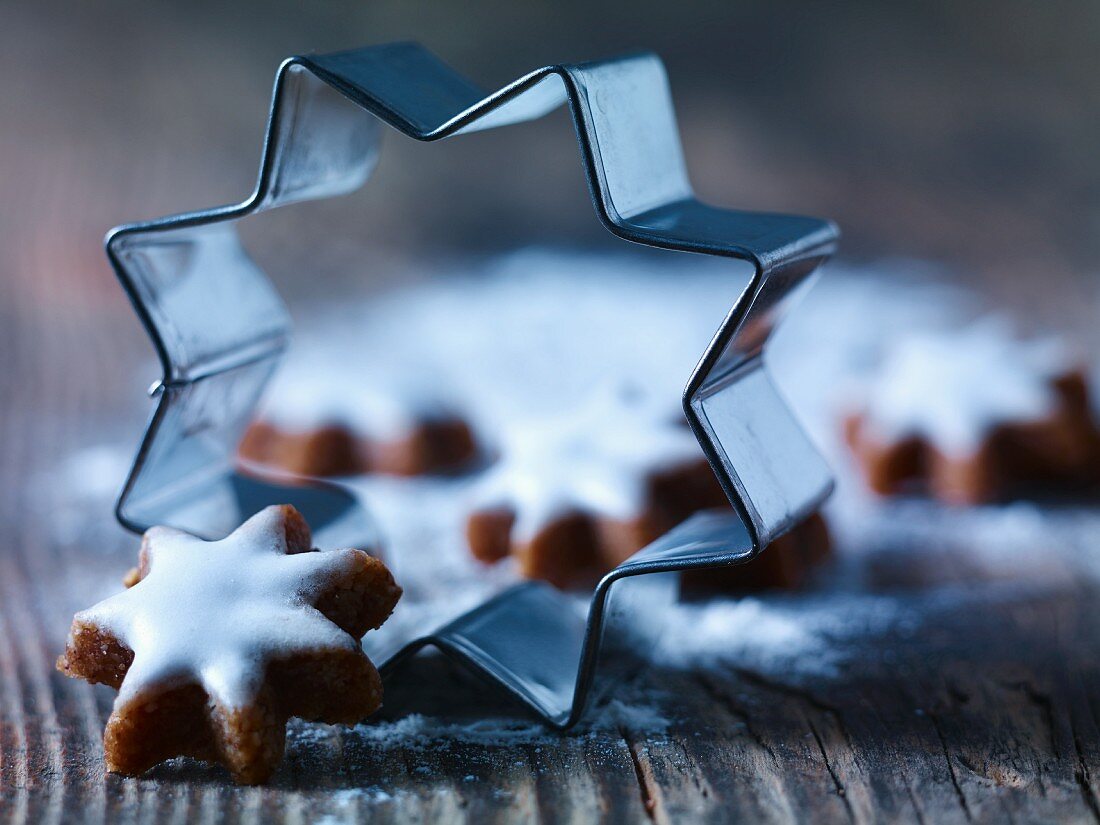Cinnamon stars with cutters