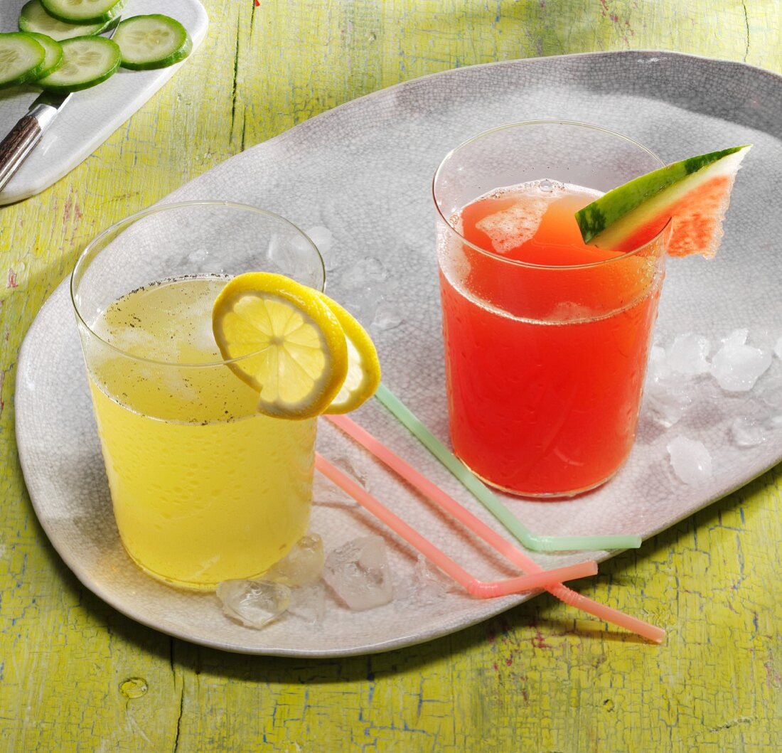 Wassermelonensaft und Gurken-Zitronen-Limonade