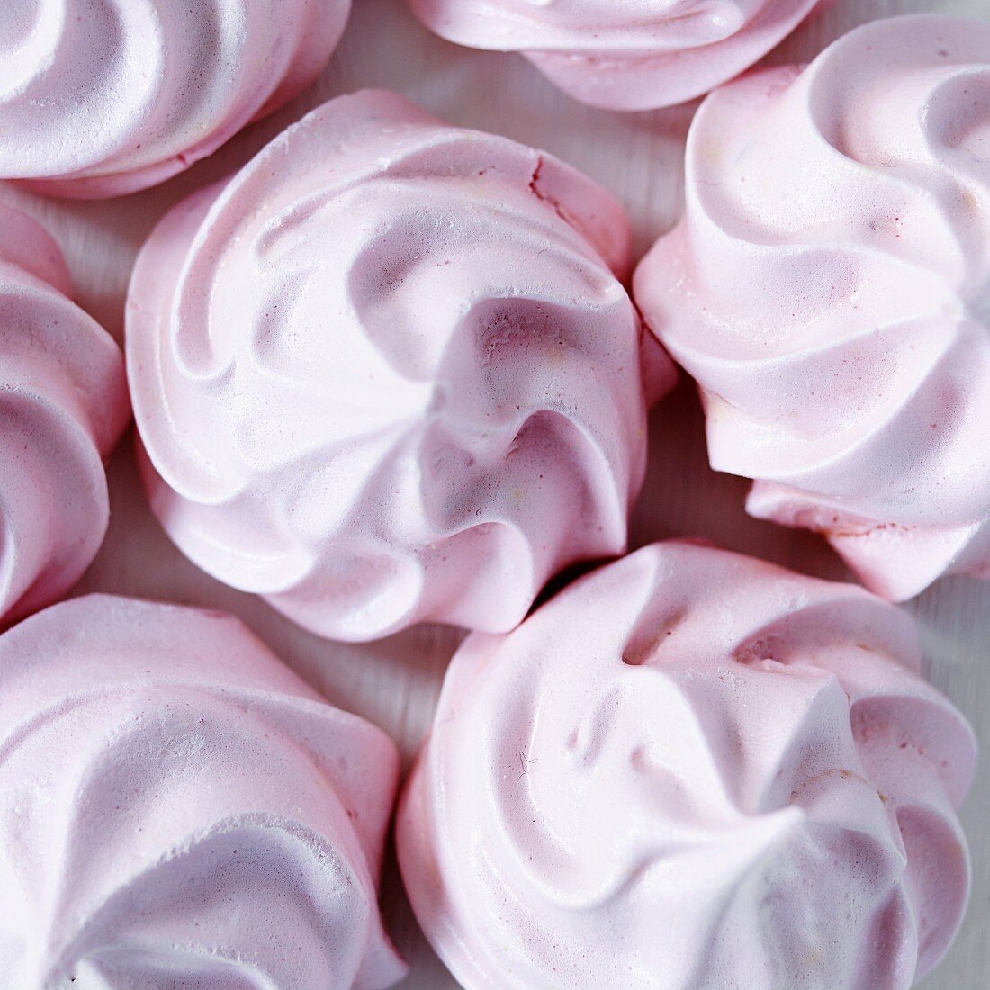 Pink meringues (close-up)