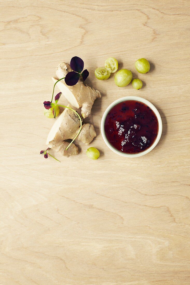 Gooseberry chutney with ginger (seen from above)