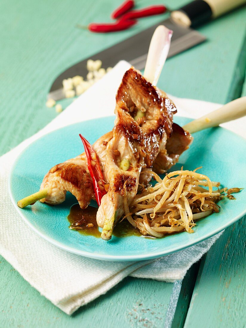 Turkey breast and lemongrass skewers with bean sprouts