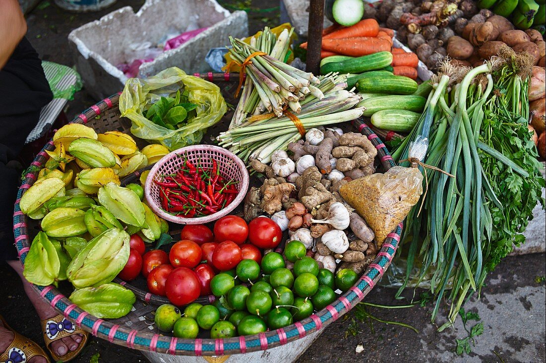 Obst und Gemüse auf Markt in Haiphong, Vietnam