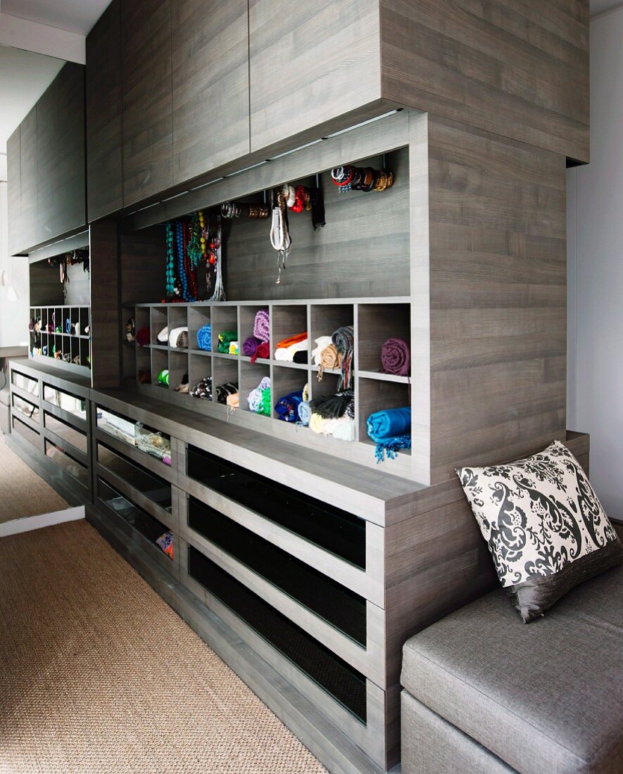 Custom-made, cubic cupboard element in dressing area with drawers, pigeon holes for accessories and closed top unit