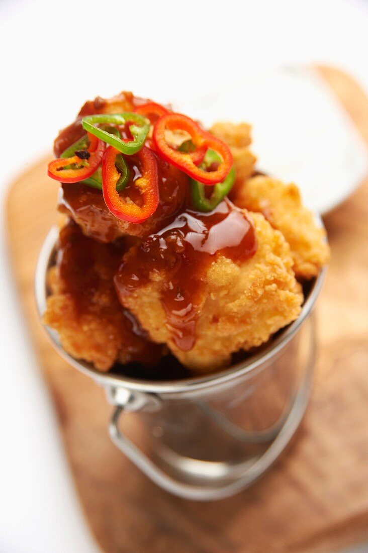 Popcorn chicken with ketchup and chilli peppers