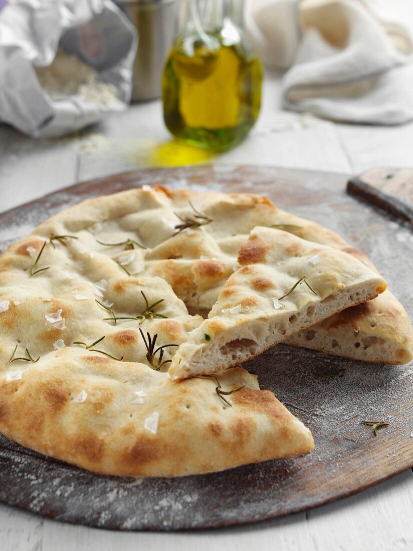 Focaccia mit Salz und Rosmarin