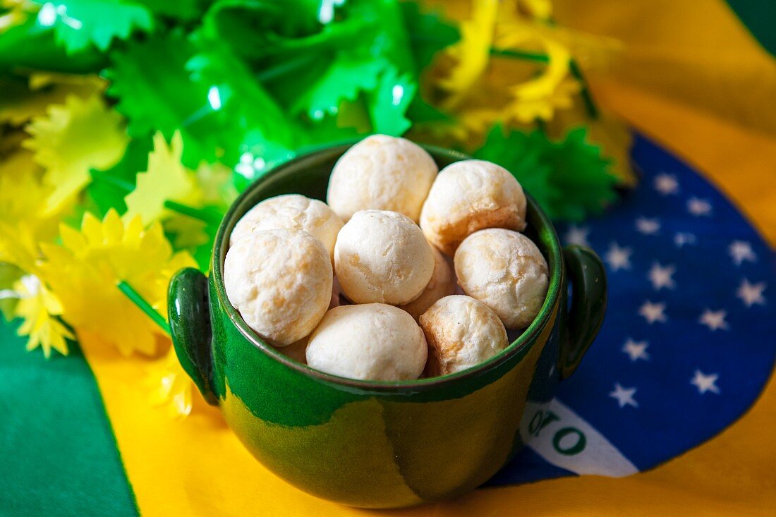 Pao de queijo (cheese rolls, Brazil)