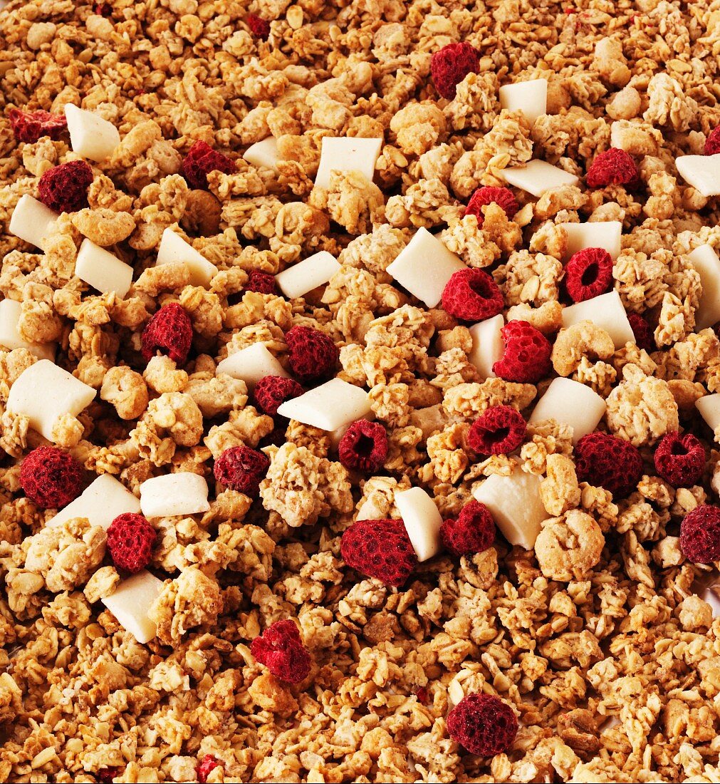 Crunchy muesli with raspberries and pieces of white chocolate