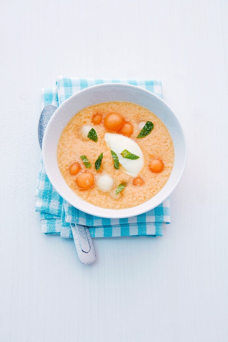 Cold melon soup with semolina dumplings