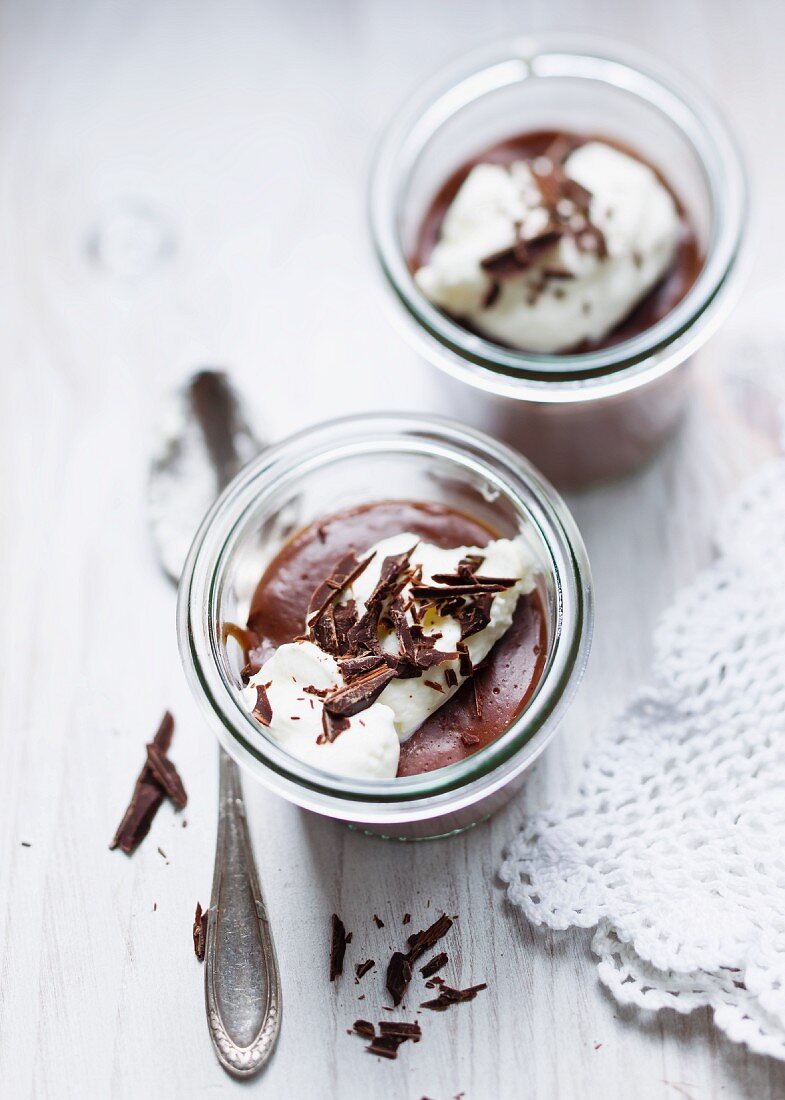Chocolate pudding with cream