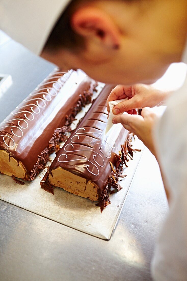 Swiss Roll Cake/Vanilla swiss roll cake/Basic swiss roll cake. - YouTube