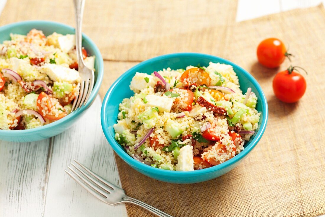 Couscous salad with tomatoes, mozzarella and cucumber