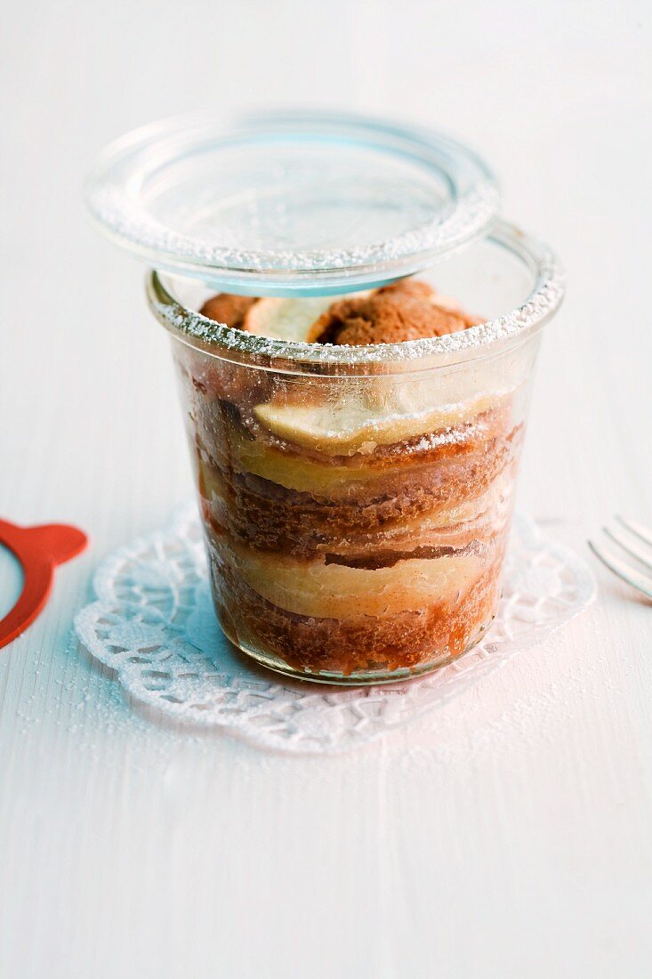 Apple and cinnamon cake in a jar