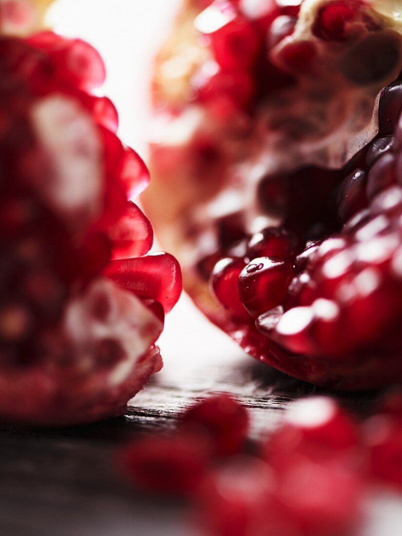 A cut open pomegranate (close-up)