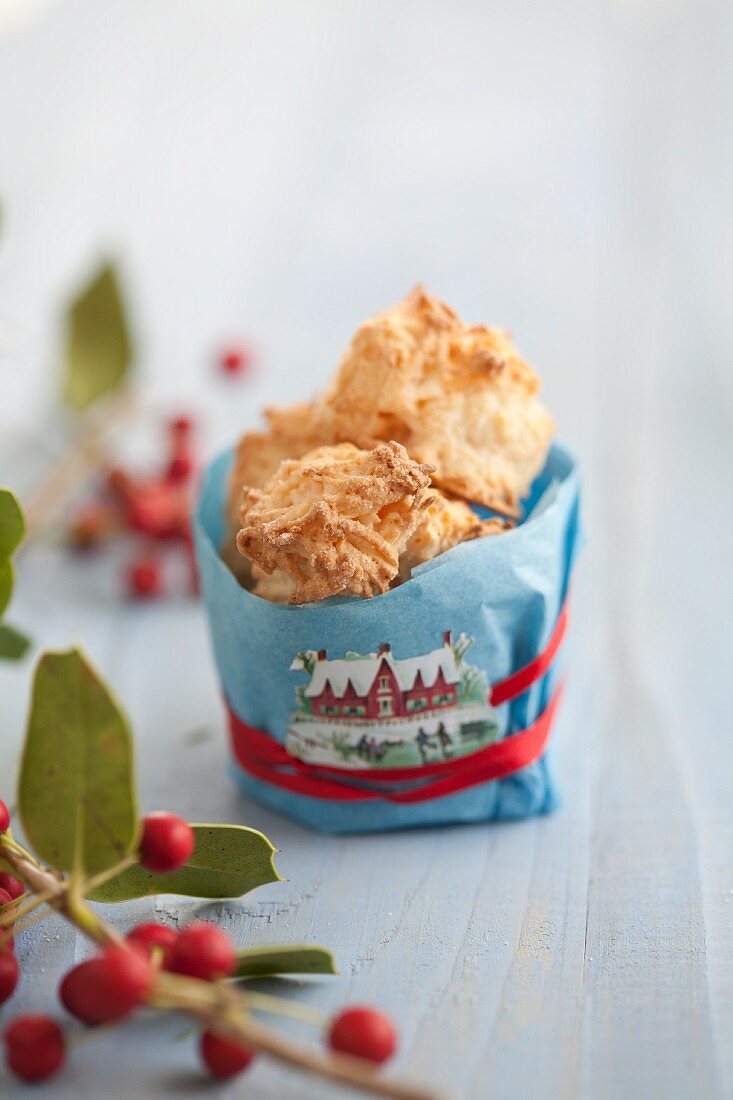 Coconut macaroons as a gift