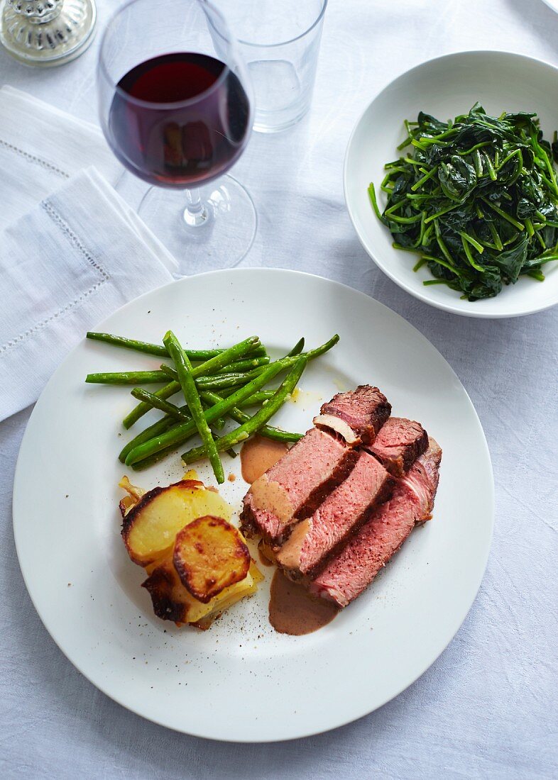 Roast beef with potato gratin, green beans and spinach salad