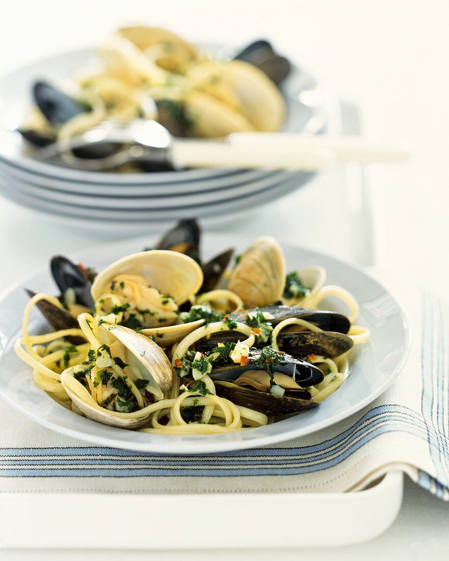 Linguine with clams and mussels