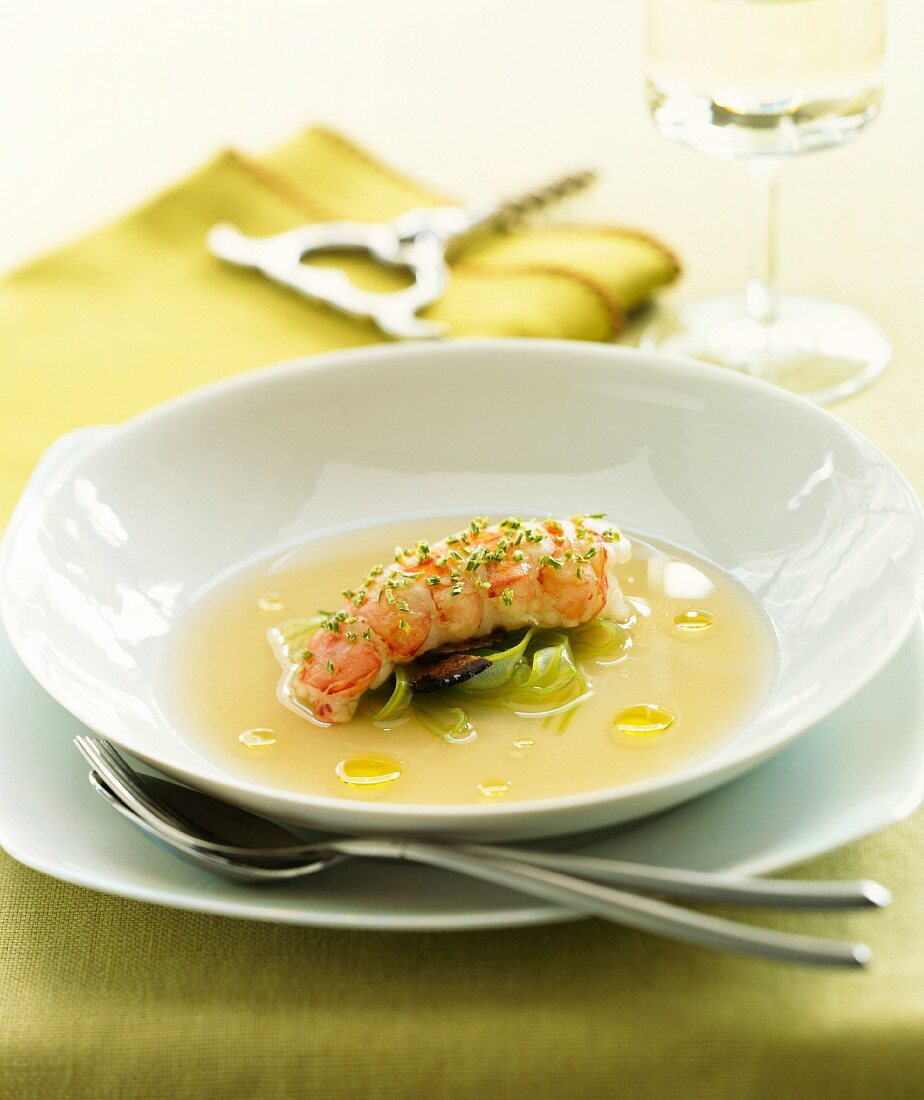 Scampi soup with basil