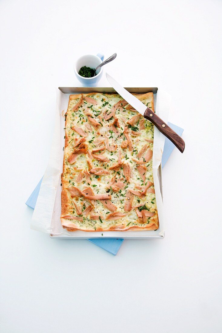 Tuna tarte flambée with chives