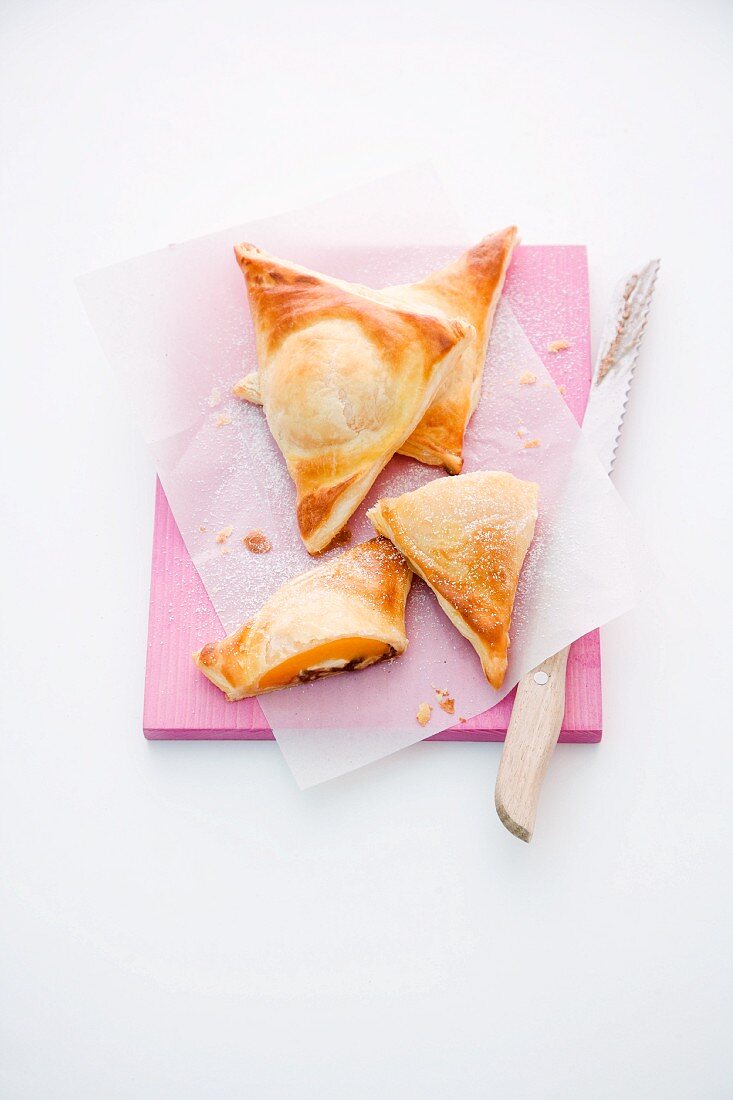 Puff pastry triangles with a chocolate and peach filling