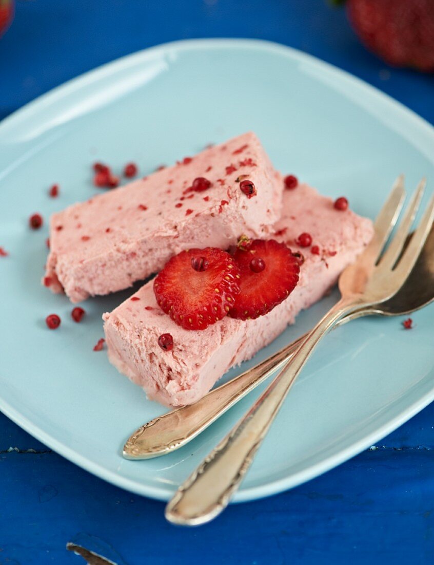 Strawberry ice cream soufflé