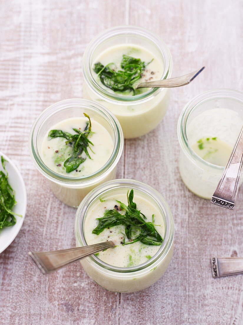 Kalte Kartoffelsuppe mit Rucola