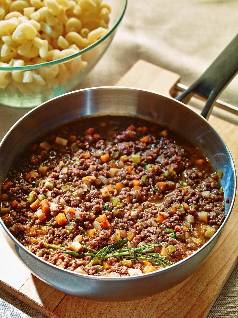 Minced meat sauce with rosemary