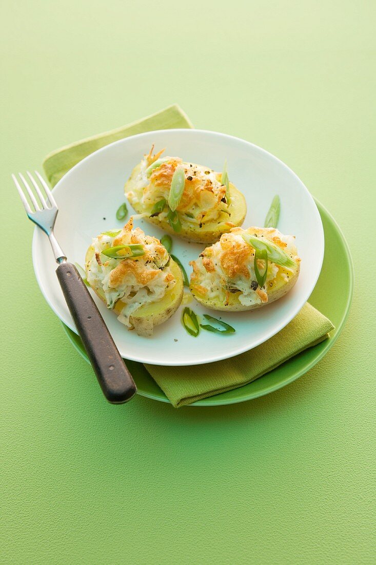 Potatoes with pineapple coleslaw and spring onions