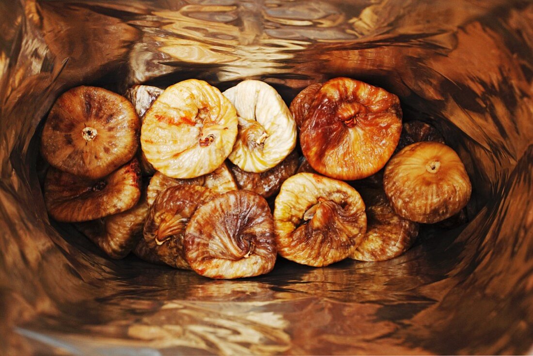 A bag of dried figs (seen from above)