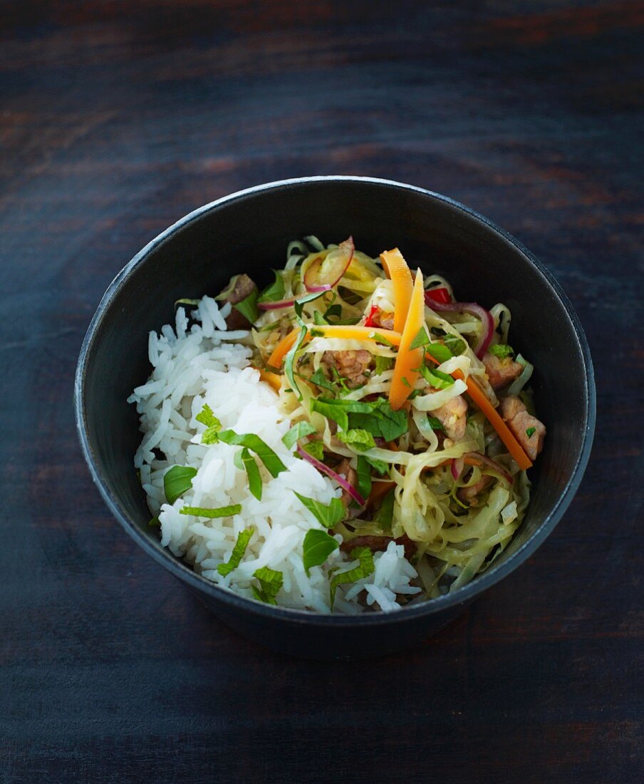 Oriental noodle salad with pork and vegetables