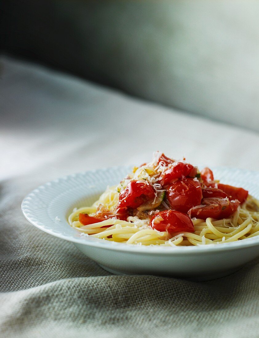 Linguine with steamed cherry tomatoes and Parmesan