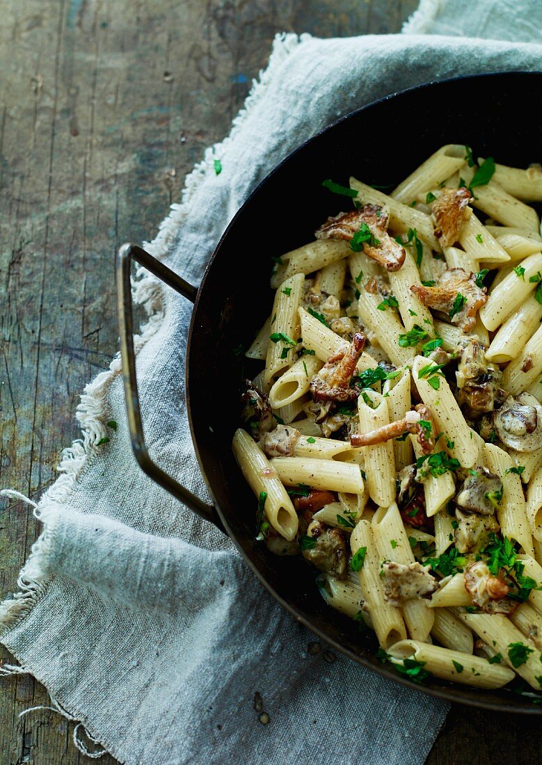 Penne with chanterelle mushrooms and parsley