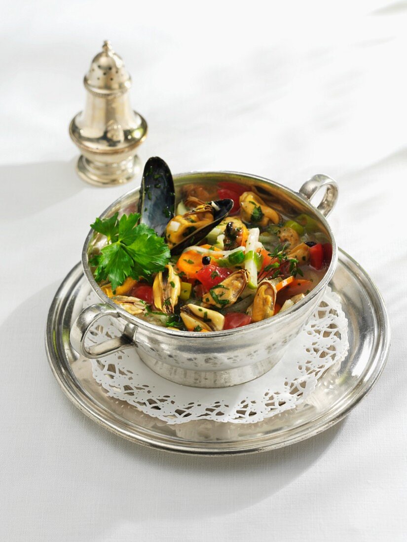 Mussel stew with tomatoes and kohlrabi