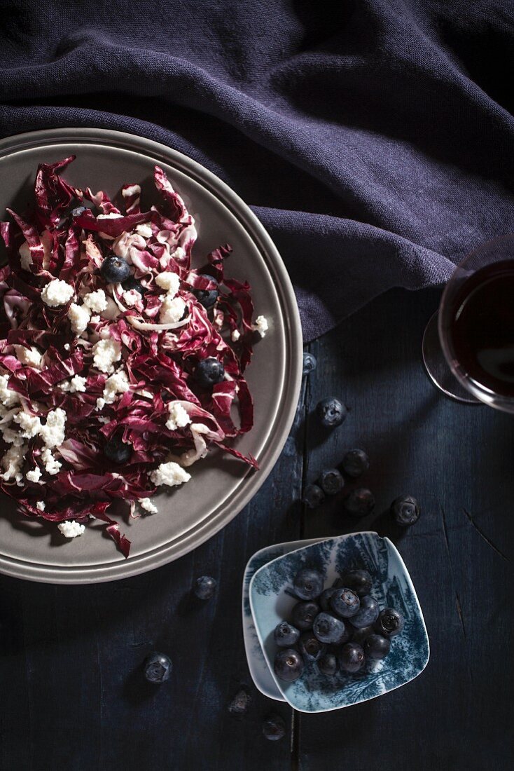 A winter salad with red cabbage, blueberries and ricotta