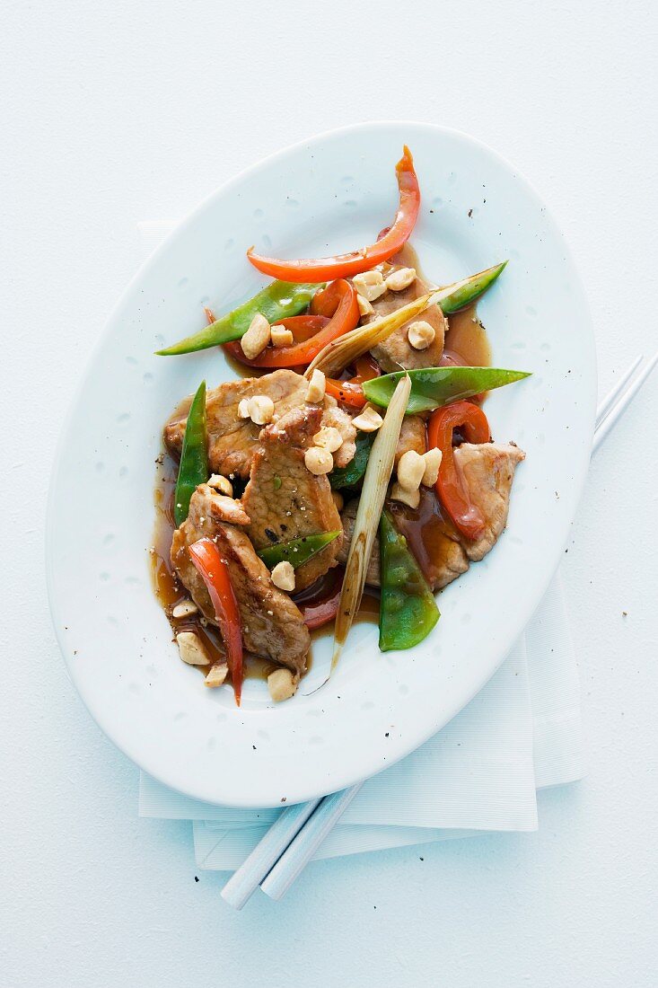 Pork fillet with vegetables and peanuts