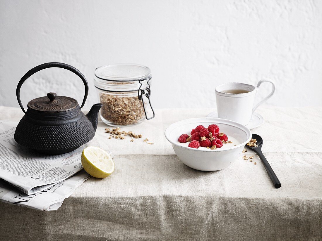 Frühstück mit Grünem Tee & Müsli